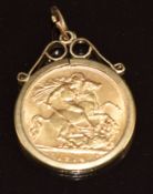 1914 gold half sovereign in 9ct gold pendant mount, 5.4g