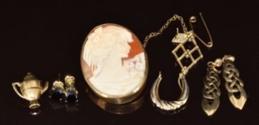 A 9ct gold brooch set with a cameo (6g), a pair of 9ct gold earrings, four single 9ct gold
