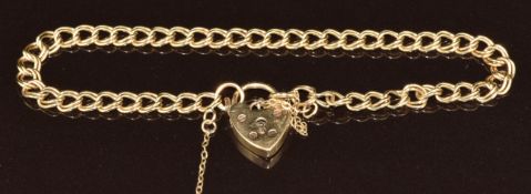 A 9ct gold bracelet with heart padlock clasp, 5.5g, 18cm