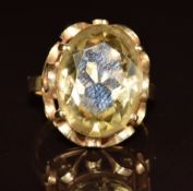 A 14k gold ring set with quartz, 5.5g, size K