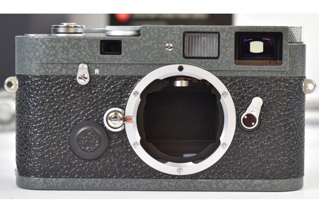 Leica MP LHSA 1968-2003 35mm rangefinder camera body with grey hammertone body, serial number MP- - Image 2 of 20