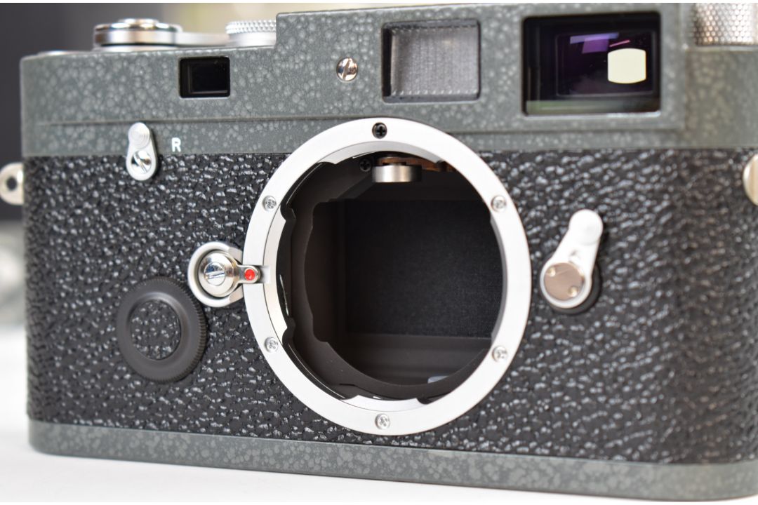 Leica MP LHSA 1968-2003 35mm rangefinder camera body with grey hammertone body, serial number MP- - Image 12 of 20