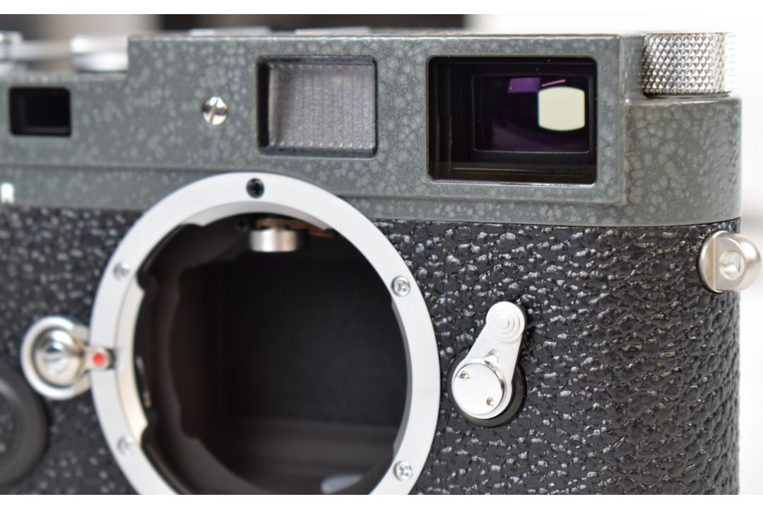 Leica MP LHSA 1968-2003 35mm rangefinder camera body with grey hammertone body, serial number MP- - Image 11 of 20