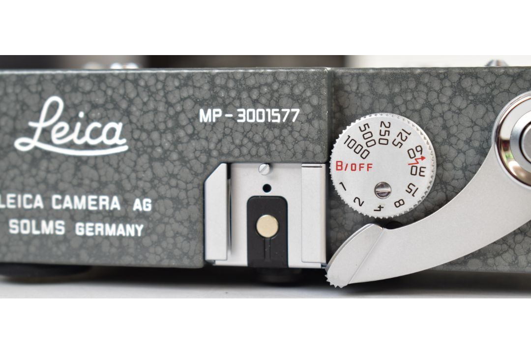 Leica MP LHSA 1968-2003 35mm rangefinder camera body with grey hammertone body, serial number MP- - Image 10 of 20