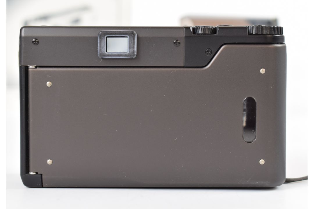 Contax T3 compact titanium 35mm rangefinder camera, serial number 021843, with Zeiss Sonnar 2.8/35T* - Image 4 of 13