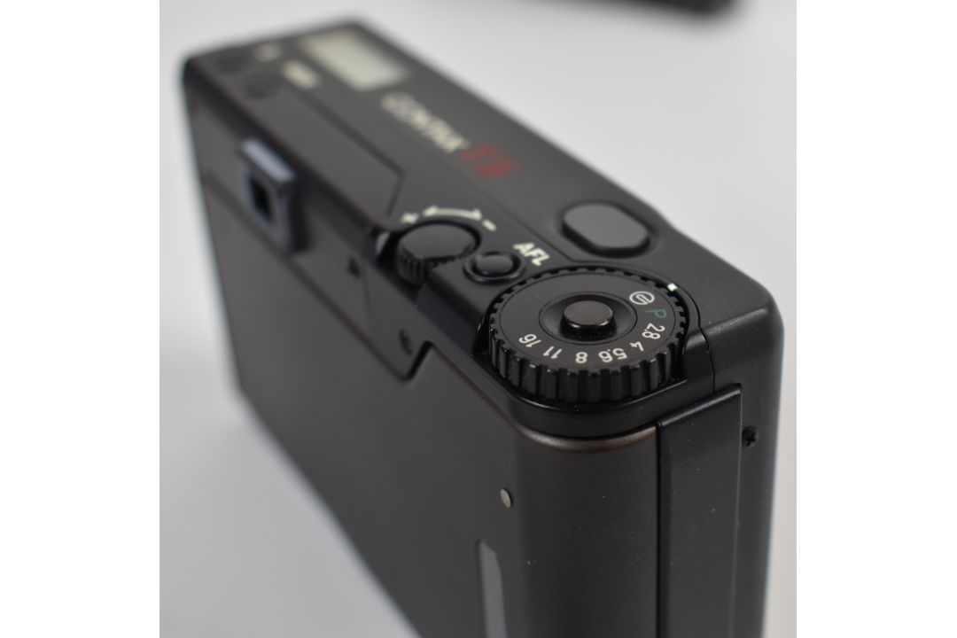 Contax T3 compact titanium 35mm rangefinder camera, serial number 021843, with Zeiss Sonnar 2.8/35T* - Image 9 of 13