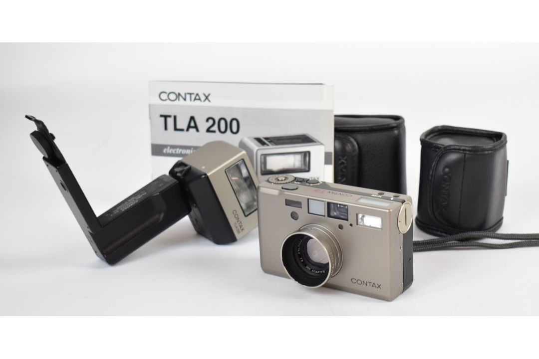 Contax T3 compact titanium 35mm rangefinder camera, serial number 023270, with Zeiss Sonnar 2.8/35T* - Image 1 of 15