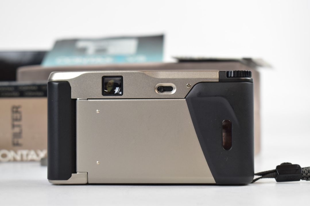 Contax TVS compact titanium 35mm rangefinder camera, serial number 031217, with Zeiss Vario Sonnar - Image 4 of 11