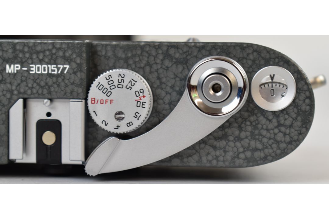 Leica MP LHSA 1968-2003 35mm rangefinder camera body with grey hammertone body, serial number MP- - Image 9 of 20