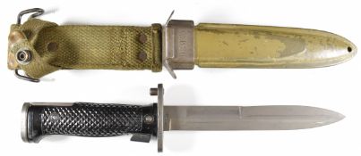 American M5 A1 Garand knife bayonet with M5 to ricasso, 17cm single edged blade and scabbard