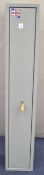 Brattonsound metal shotgun or rifle gun cabinet, 152x26.5x 27cm.