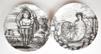 Two Fornasetti - Milano cabinet plates in the Le Oceanidi pattern, diameter 21cm