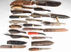 Collection of eighteen pocket / folding, clasp and hunting knives including 1952 H.M Slater with