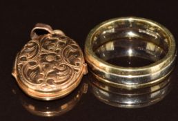 A 9ct gold bi-coloured wedding band / ring and a 9ct gold locket with embossed floral decoration,