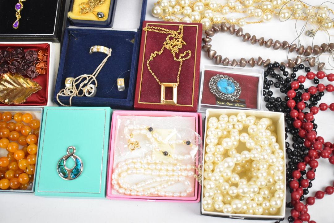 A collection of costume jewellery including beaded necklaces, pearl earrings, pheasant brooch, - Image 3 of 9