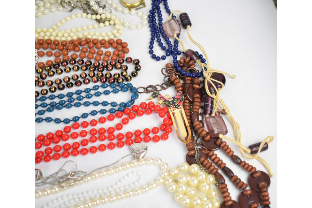 A collection of costume jewellery including beaded necklaces, pearl earrings, pheasant brooch, - Image 9 of 9