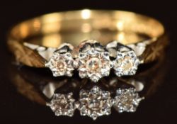 An 18ct gold ring set with three diamonds, 2g, size N