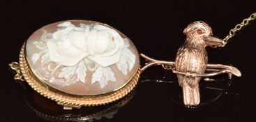 A 9ct gold brooch set with a cameo depicting two roses (12.8g, 2.8 x 3.5cm) and a 9ct rose gold