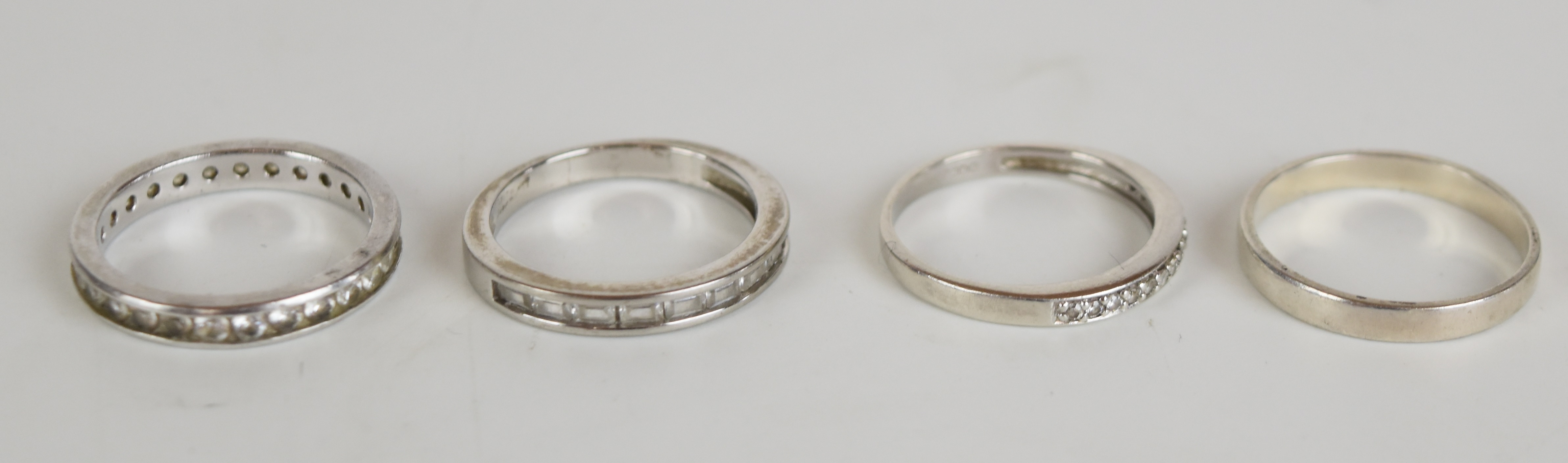 Twenty four silver rings set with cubic zirconia, 96g - Image 8 of 8