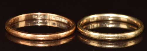 A 22ct gold wedding band / ring (2.2g, size Q) and a 9ct gold wedding band/ ring (1.6g, size N)
