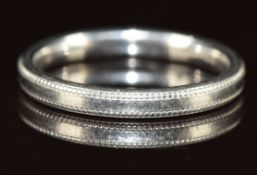 A platinum wedding band / ring, 5.7g, size Q