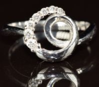 An 18k white gold ring set with diamonds, 3.3g, size L