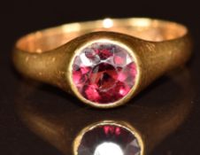 An 18ct gold ring set with a round cut garnet, Chester 1919, 3.6g, size P