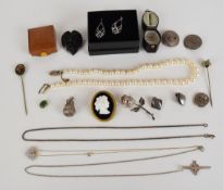 A collection of jewellery including cultured pearl necklace with 14k gold clasp set with diamonds,