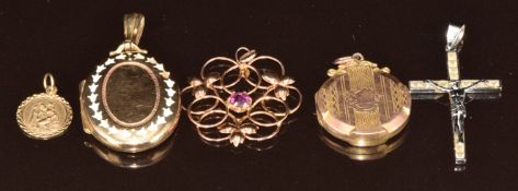 Edwardian 9ct gold locket (Chester 1910), 9ct gold back and front locket, 9ct gold Edwardian