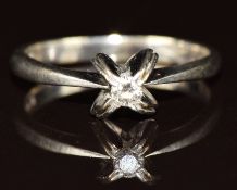 An 18ct white gold ring set with a diamond, 2.6g, size K