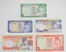 Five Brunei 1976-95 banknotes comprising 1 Dollar (1988), 5 Dollar (1986), 10 Ringgit (1976) and two