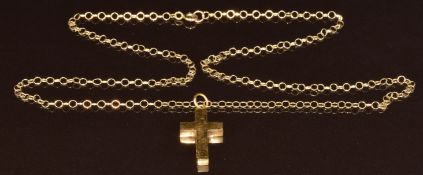 A yellow metal gold cross pendant (2.3g, tests as 18k) on 9ct gold chain (1,7g, 50cm)