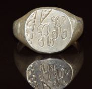 A silver signet ring, 6.6g, size T