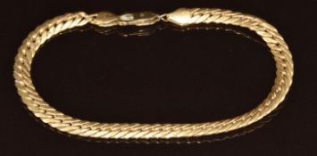 An 18ct gold curb link bracelet, 8.1g, 20cm