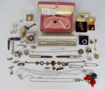 A collection of jewellery including 9ct gold ring set with a synthetic stone (4.6g), crystal