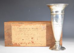 Mappin & Webb George VI hallmarked silver vase, London 1938, in original wooden box named Mappin &