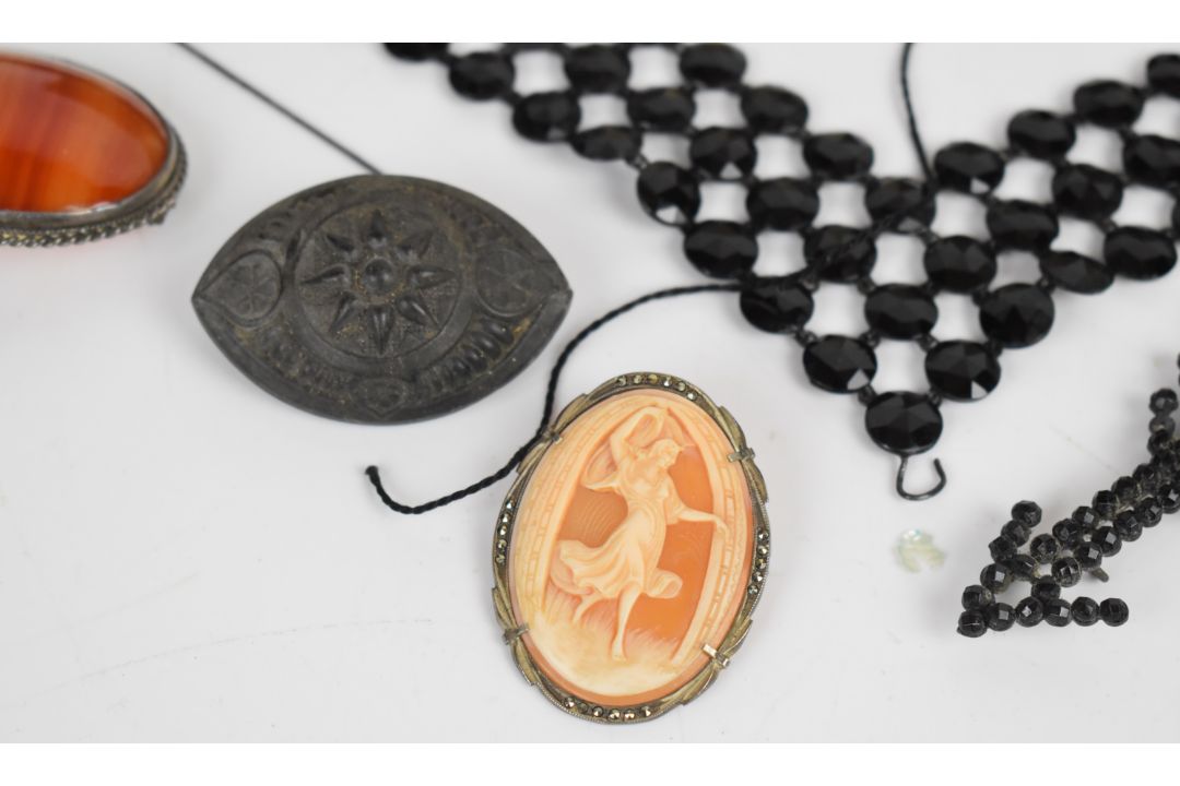 A collection of loose jet beads, French jet necklace, two cameo brooches, agate brooch, three - Image 3 of 6
