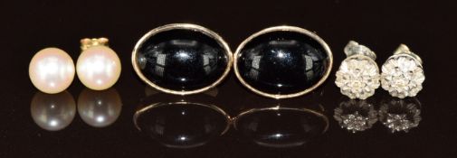 A pair of 14k gold earrings set with onyx cabochons (10.8g), a pair of 18k gold earrings each set