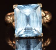 A 14k gold ring set with a synthetic spinel, 4.5g, size N