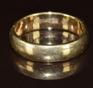 A 9ct gold Clogau wedding band / ring, in original box, 4.6g, size P