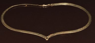 A 9ct gold ribbon necklace, 9.5g, 41cm