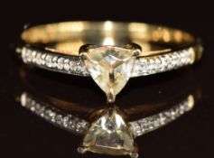 A 9k gold ring set with a trilliant cut zultanite and diamonds, 1g, size N