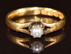 Victorian 22ct gold wedding band set with a split pearl in 9ct gold mount, 3.3g, size P