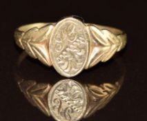 A 9ct gold signet ring, 1.4g, size I