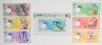 Seven Maldives 2015 banknotes comprising 5, 10, 20, 50, 100 and 500 Rufiyaa and a 1000 Rufiyaa