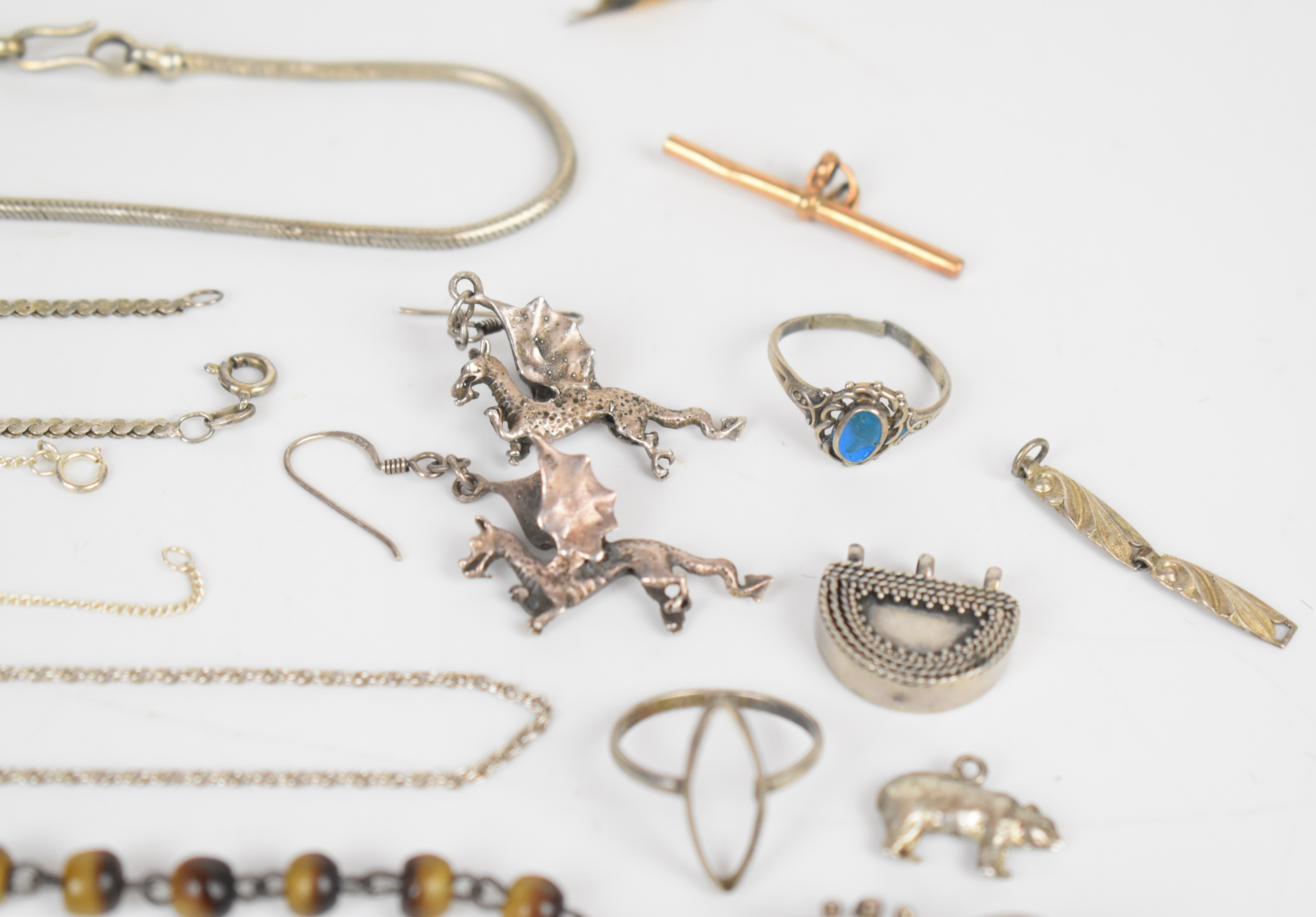 A collection of jewellery including silver ring set with turquoise, silver bracelet, silver - Image 9 of 10