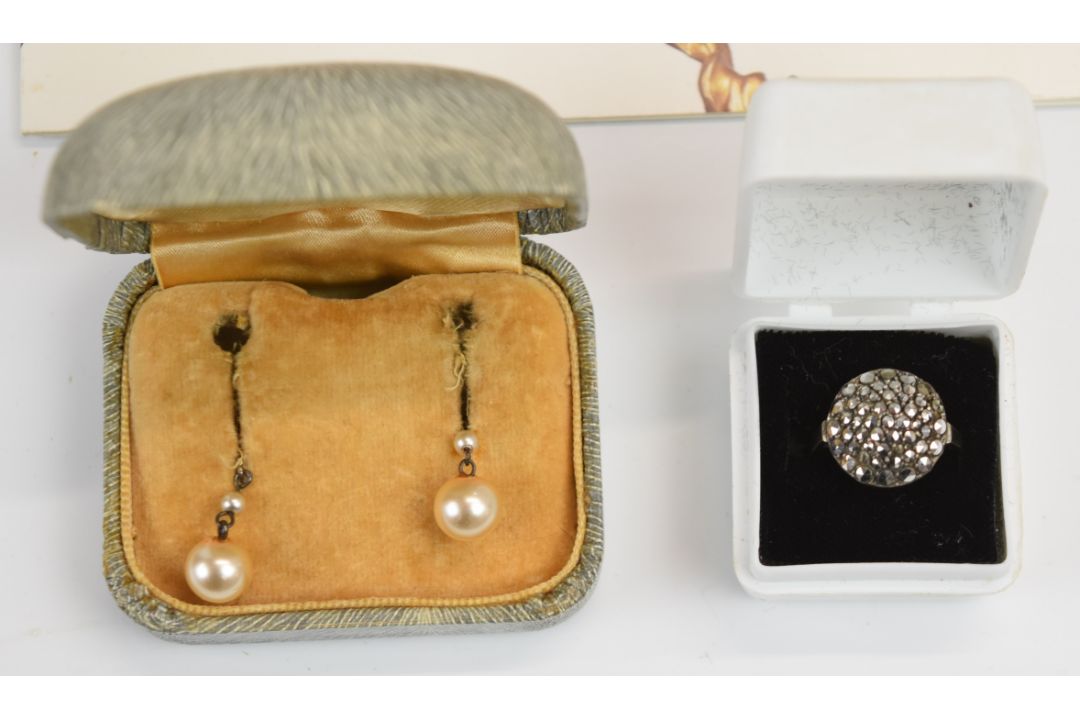 A collection of costume jewellery including faux pearls, marcasite jewellery, watch, coins etc - Image 7 of 9