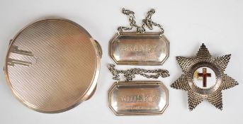 Art Deco hallmarked silver compact with engine turned decoration, Birmingham 1941, diameter 8cm, two