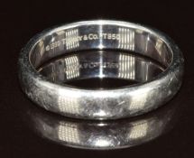 Tiffany & Co platinum wedding band / ring, in original box, 8.8g, size Q
