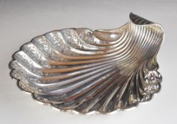 Large Victorian or Edward VII hallmarked silver novelty bon bon dish formed as a shell with